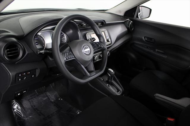 Photo of 2023 Super Black Nissan Kicks