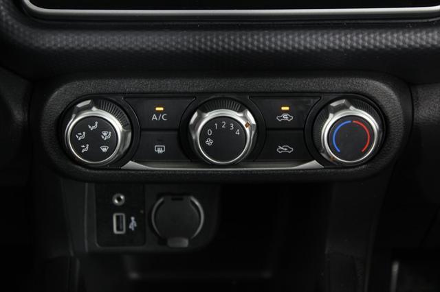 Photo of 2023 Super Black Nissan Kicks