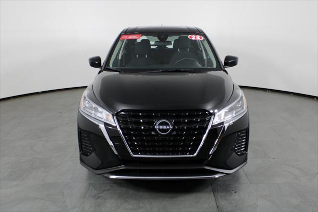 Photo of 2023 Super Black Nissan Kicks
