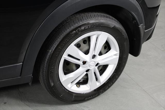 Photo of 2023 Super Black Nissan Kicks