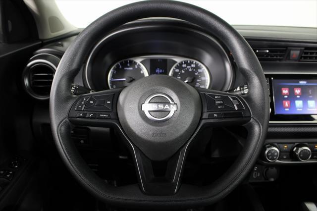 Photo of 2023 Super Black Nissan Kicks
