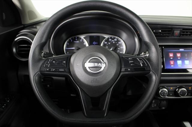 Photo of 2023 Super Black Nissan Kicks
