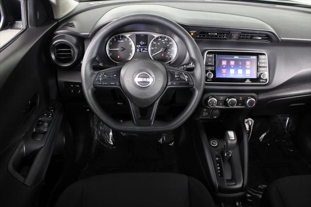 Photo of 2023 Super Black Nissan Kicks