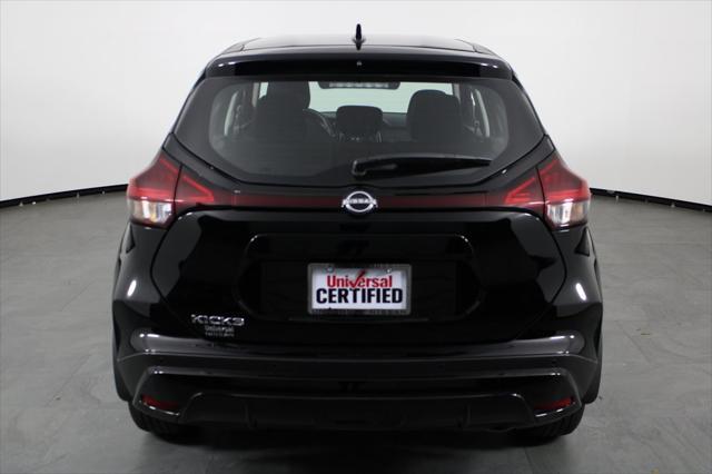 Photo of 2023 Super Black Nissan Kicks