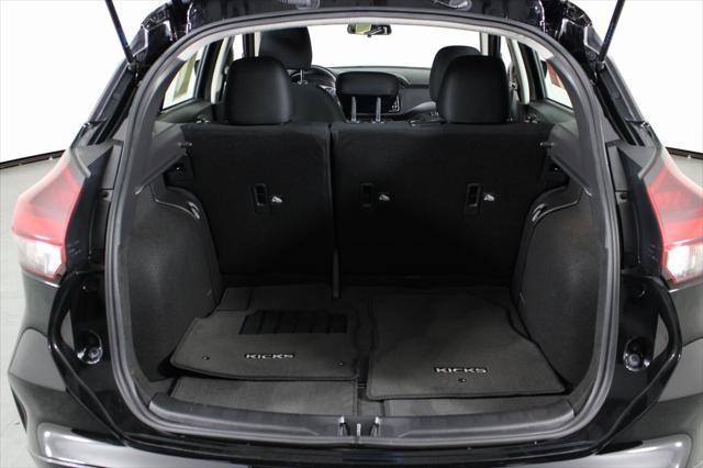 Photo of 2023 Super Black Nissan Kicks
