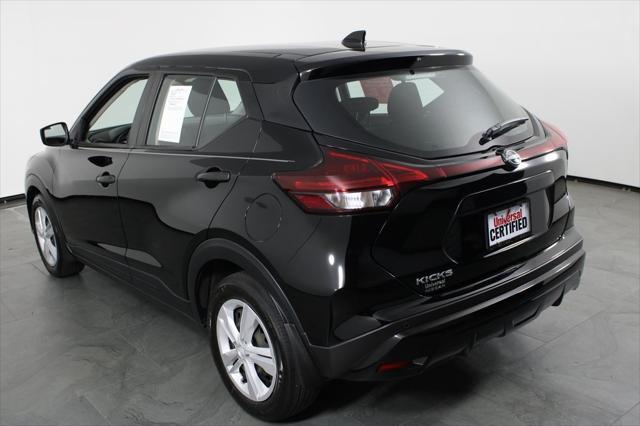 Photo of 2023 Super Black Nissan Kicks