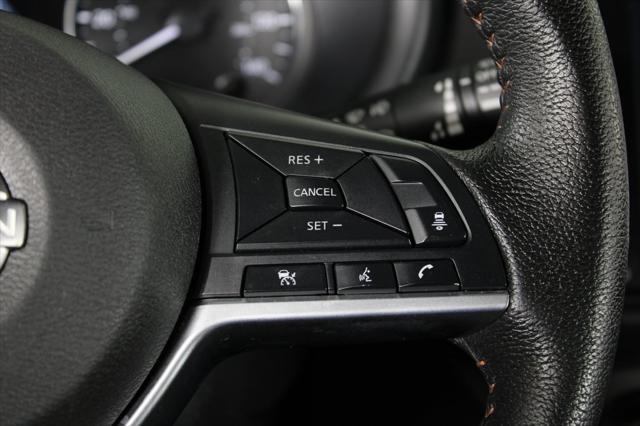 Photo of 2023 Aspen White Tricoat/Super Black Nissan Kicks
