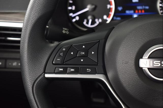 Photo of 2025 Pearl White Tricoat Nissan Altima