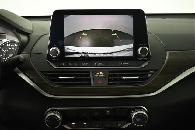 Photo of 2025 Pearl White Tricoat Nissan Altima