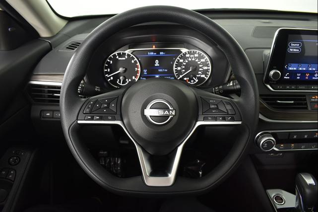 Photo of 2025 Pearl White Tricoat Nissan Altima