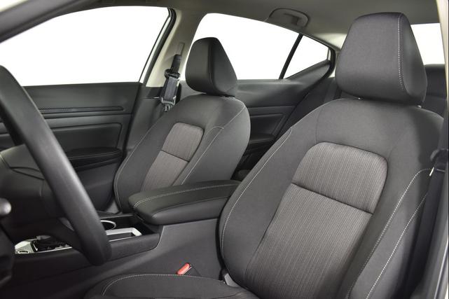 Photo of 2025 Pearl White Tricoat Nissan Altima