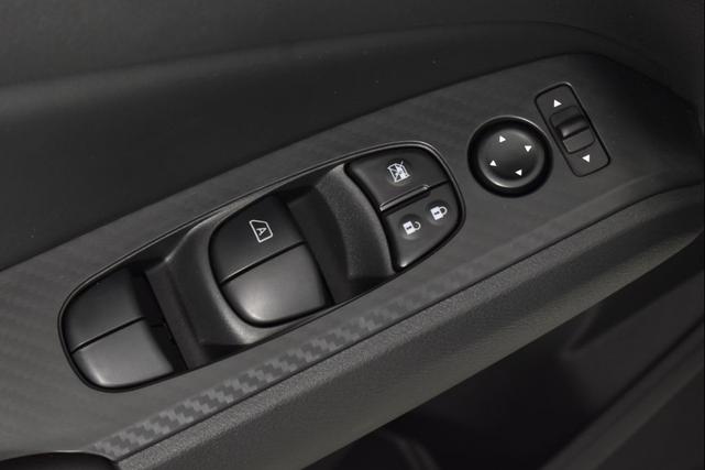 Photo of 2025 Pearl White Tricoat Nissan Altima