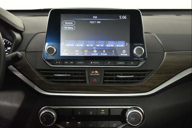Photo of 2025 Pearl White Tricoat Nissan Altima