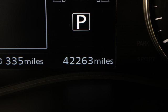 Photo of 2023 Aspen White Tricoat Nissan Kicks