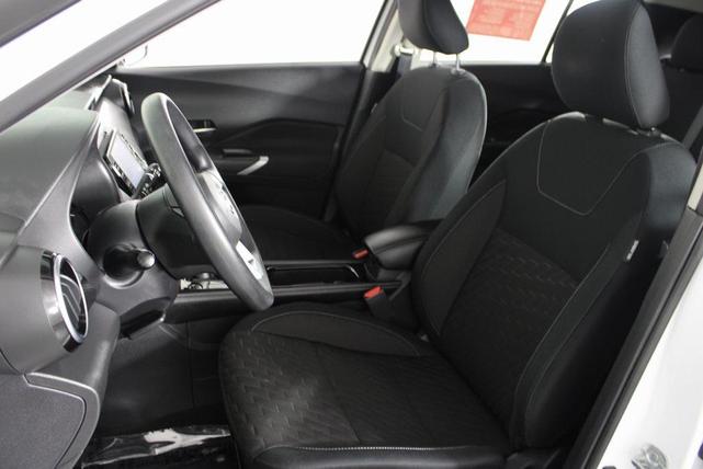 Photo of 2023 Aspen White Tricoat Nissan Kicks