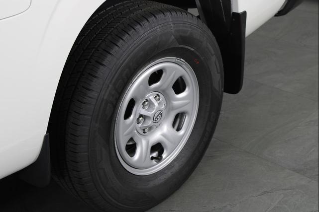 Photo of 2026 Glacier White Nissan Frontier