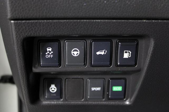 Photo of 2019 Pearl White Tricoat Nissan Rogue