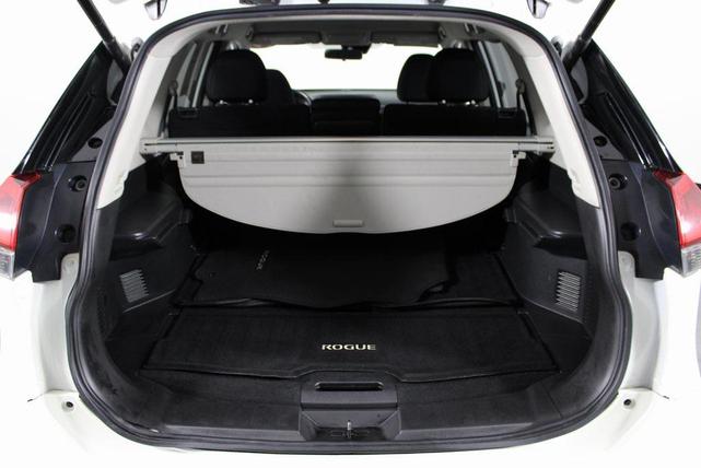 Photo of 2019 Pearl White Tricoat Nissan Rogue