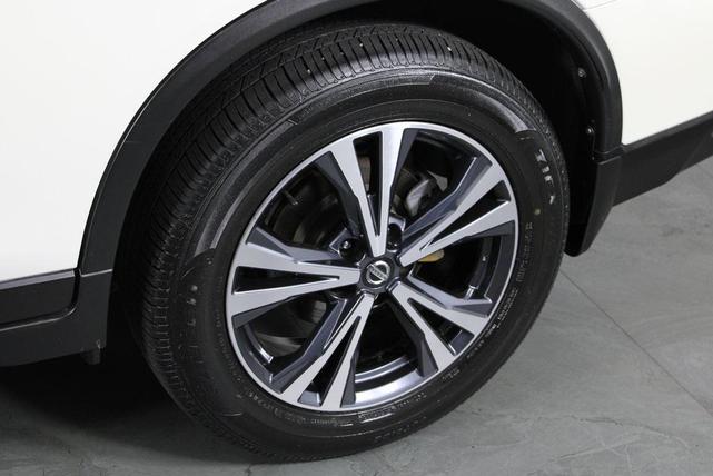 Photo of 2019 Pearl White Tricoat Nissan Rogue