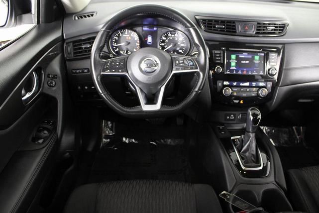 Photo of 2019 Pearl White Tricoat Nissan Rogue