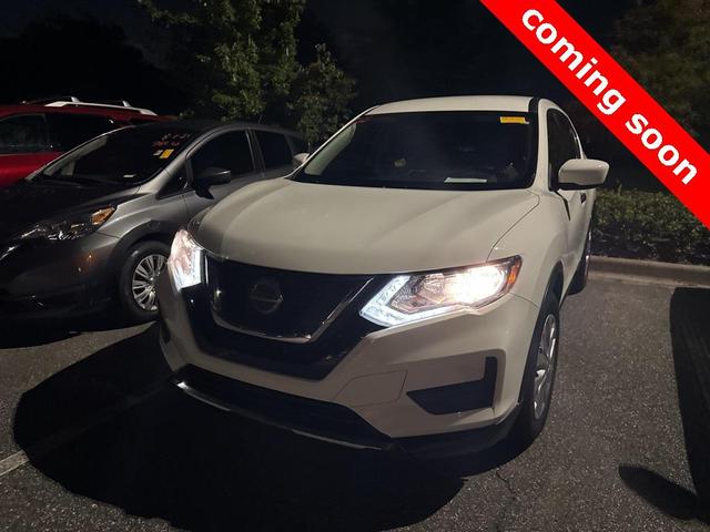 Photo of 2020 Glacier White Nissan Rogue