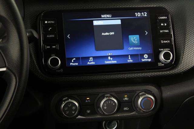 Photo of 2023 Boulder Gray Pearl Nissan Kicks