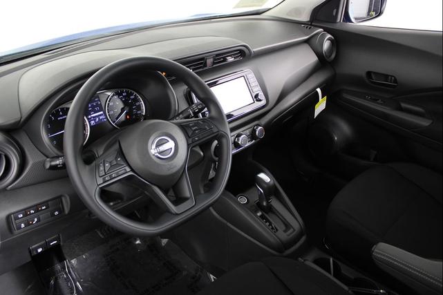 Photo of 2025 Electric Blue Metallic Nissan Kicks