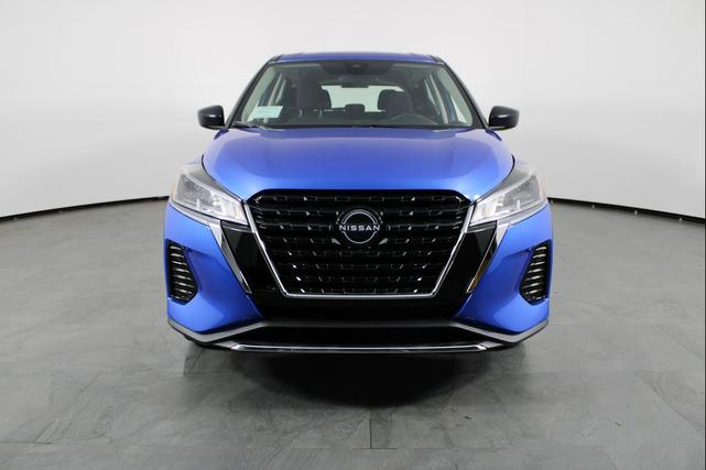 Photo of 2025 Electric Blue Metallic Nissan Kicks