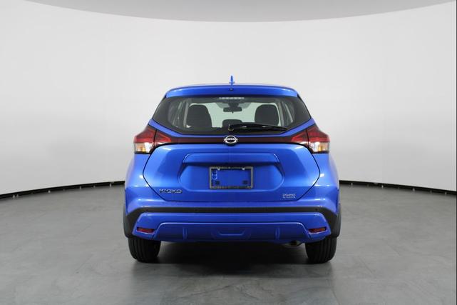 Photo of 2025 Electric Blue Metallic Nissan Kicks