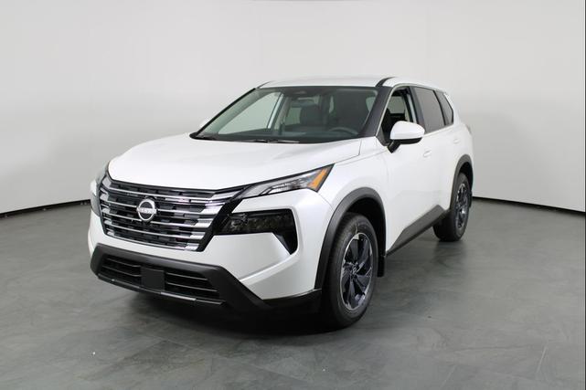 Photo of 2026 Everest White Pearl Tricoat Nissan Rogue