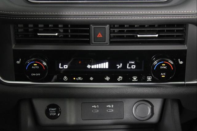 Photo of 2026 Everest White Pearl Tricoat Nissan Rogue