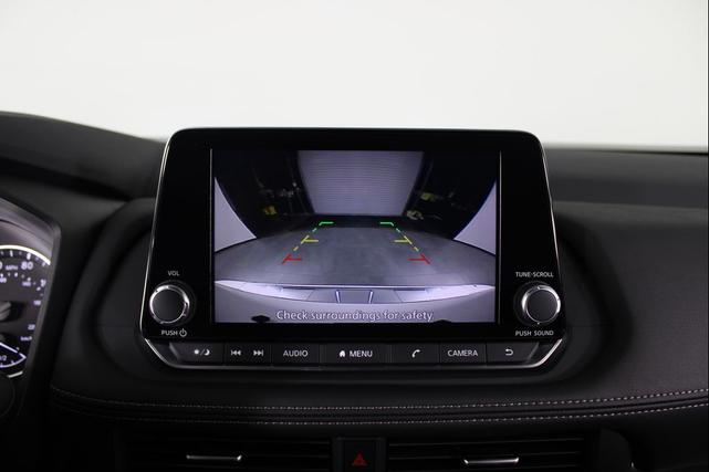 Photo of 2026 Everest White Pearl Tricoat Nissan Rogue