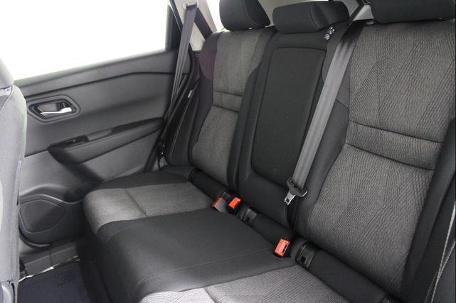Photo of 2026 Everest White Pearl Tricoat Nissan Rogue