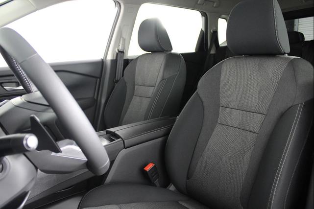 Photo of 2026 Everest White Pearl Tricoat Nissan Rogue