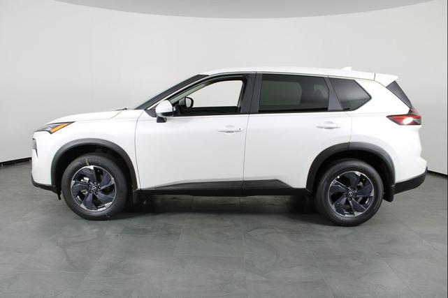Photo of 2026 Everest White Pearl Tricoat Nissan Rogue
