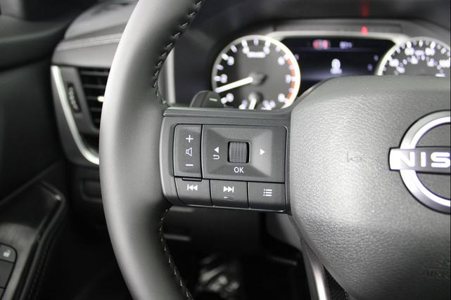 Photo of 2026 Everest White Pearl Tricoat Nissan Rogue