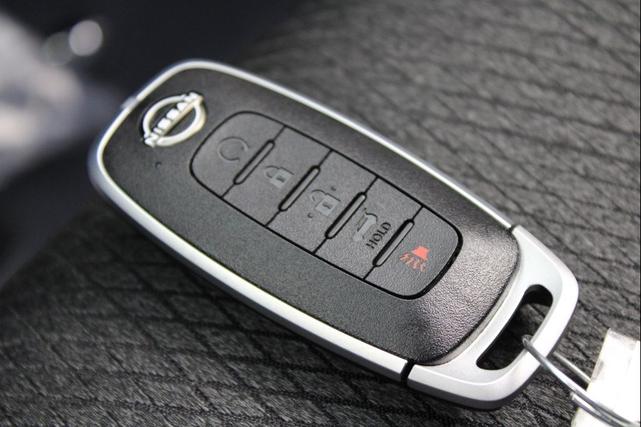 Photo of 2026 Everest White Pearl Tricoat Nissan Rogue