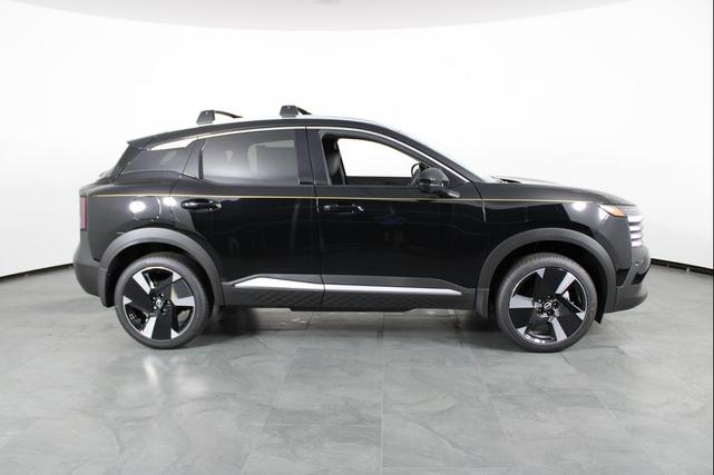Photo of 2025 Super Black Nissan Kicks