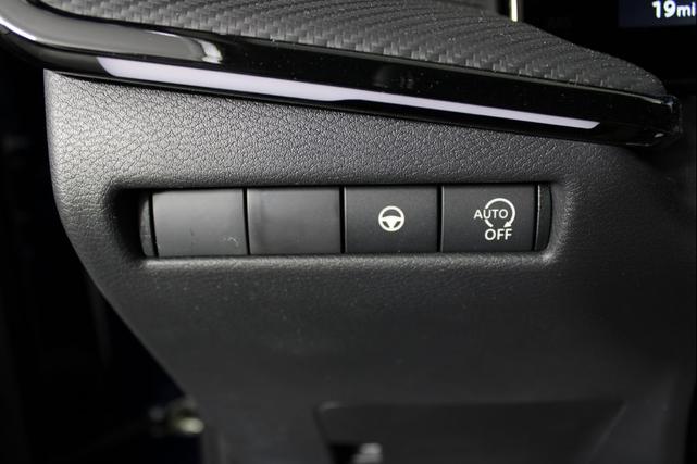 Photo of 2025 Super Black Nissan Kicks