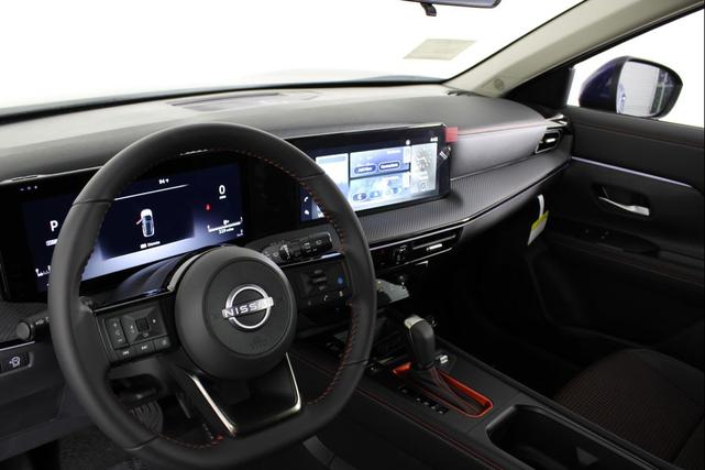 Photo of 2025 Super Black Nissan Kicks