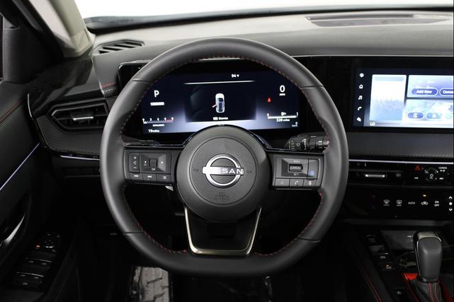 Photo of 2025 Super Black Nissan Kicks