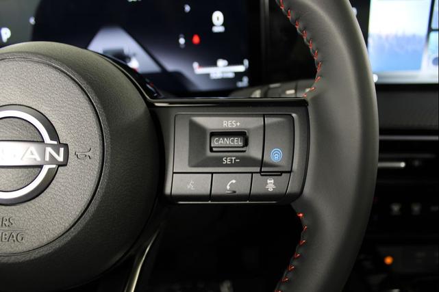 Photo of 2025 Super Black Nissan Kicks