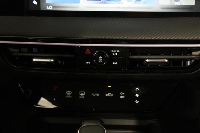 Photo of 2025 Super Black Nissan Kicks