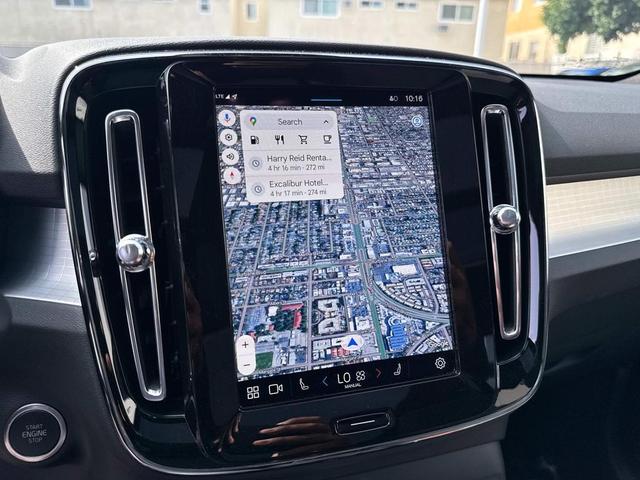 Photo of 2025 Onyx Black Metallic Volvo XC40