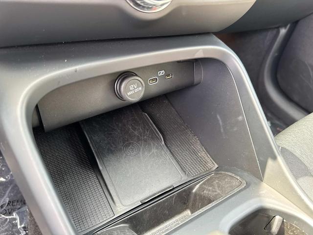 Photo of 2025 Onyx Black Metallic Volvo XC40