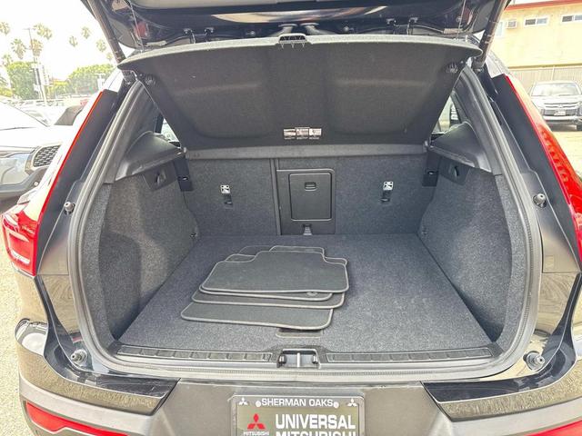 Photo of 2025 Onyx Black Metallic Volvo XC40