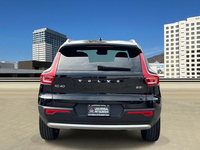 Photo of 2025 Onyx Black Metallic Volvo XC40