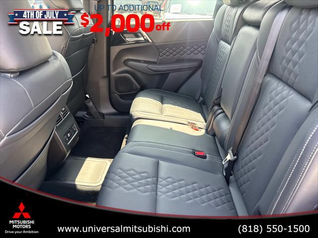 Photo of 2025 Gray Mitsubishi Outlander PHEV
