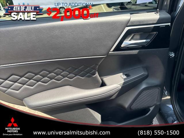 Photo of 2025 Gray Mitsubishi Outlander PHEV