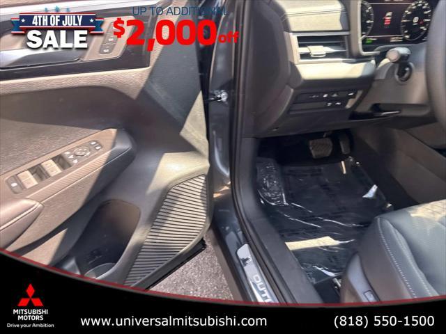 Photo of 2025 Gray Mitsubishi Outlander PHEV